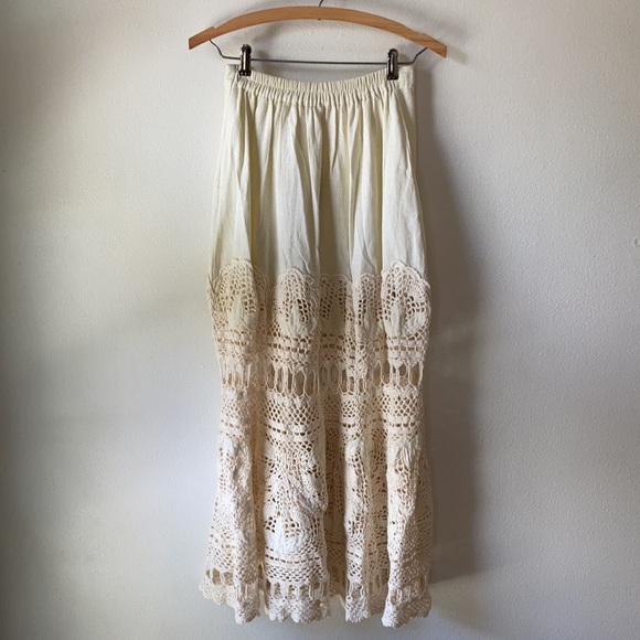{SOLD} Chasing Unicorns✨ All Summer Long Linen and Crochet Skirt Sz Small - Picture 11 of 17